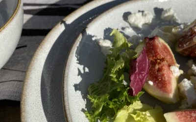 Mittag unter freiem Himmel – gedeckt mit Gefühl